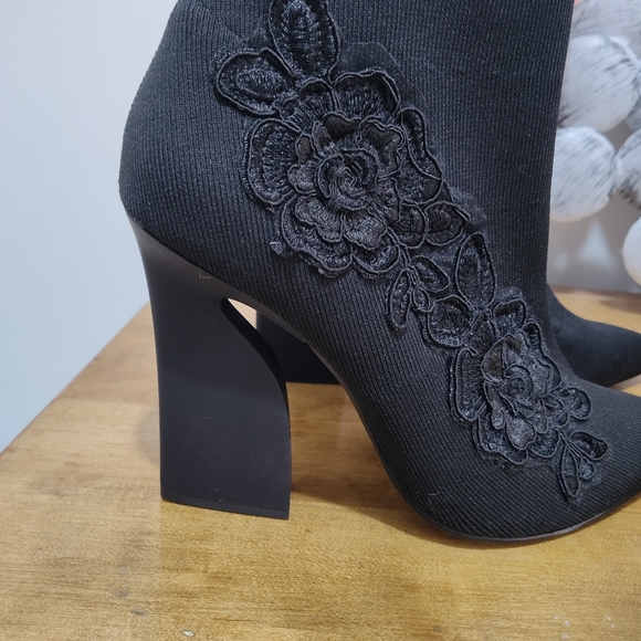 NWT Halston Size 10 Floral Applique Pointed Toe Sock Boots - Picture 3 of 7